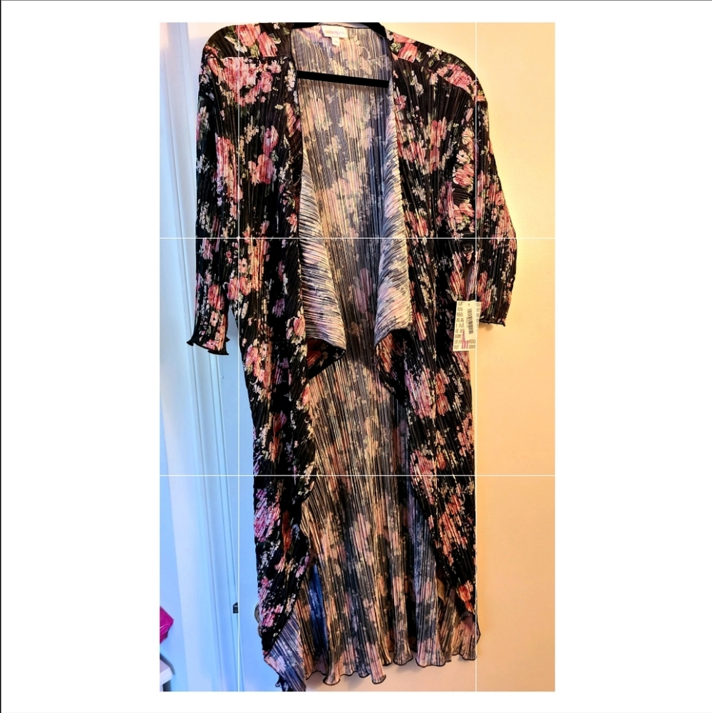 Lularoe Shirley Black Floral (M)